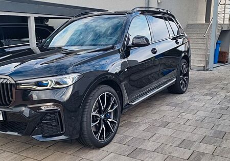 BMW X7 xDriveM40d Hybrid Black Laser 7Sitze.8Fach