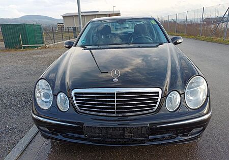 Mercedes-Benz E 200 gebraucht kaufen Mercedes-Benz E 200 KOMPRESSOR CLASSIC Classic