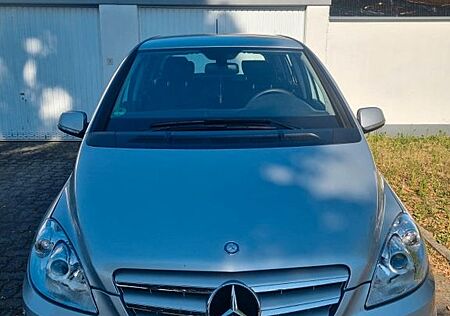 Mercedes-Benz B 180 BlueEFFICIENCY -