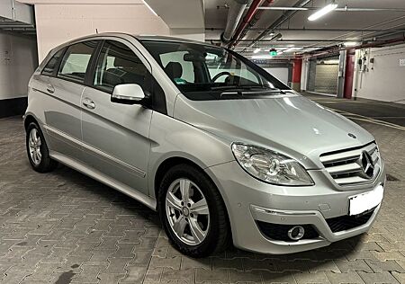 Mercedes-Benz B 180 CDI AUT. SPORTPAKET XENON~SHZ~AHK~PDC~TEMP