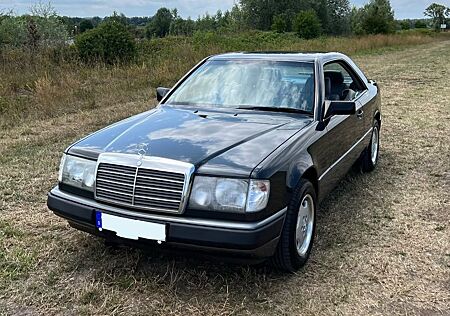 Mercedes-Benz CE 230 Coupé (1988) in gepflegtem Zustand