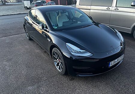 Tesla Model 3 Allradantrieb mit Dualmotor Long Ran...