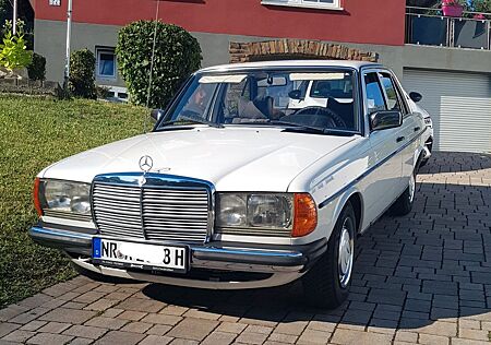 Mercedes-Benz 200 gebraucht kaufen Mercedes-Benz 200 W123 Benziner