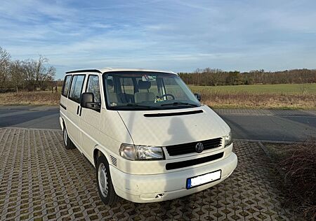 VW T4 Caravelle Volkswagen 2,5-l-Diesel TDI 111kW Standard