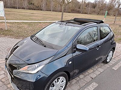 Toyota AYGO x-wave Automatik - Scheckheft gepl.- 84TKM
