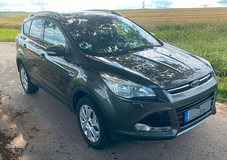 Ford Kuga Titanium 1.Hand grosses Display el. Heckkl.