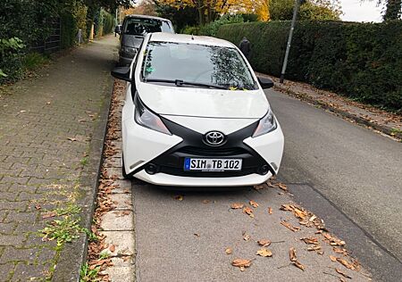 Toyota Aygo (X) Aygo (X) 1,0-l-VVT-i x-clusiv x-clusiv