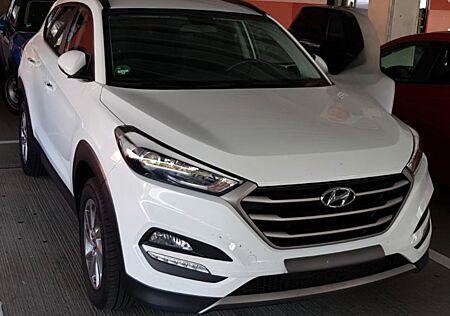 Hyundai Tucson blue 1.7 CRDi Trend 2WD Trend
