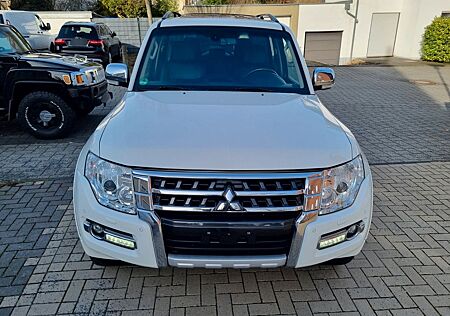 Mitsubishi Pajero 3,2 DI-D 4WD Diamant *7-Sitzer *3.5T AHL