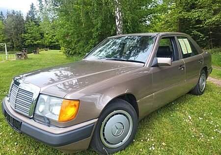 Mercedes-Benz 260 260e W124°2.Hand°orig. 52.700km°ClassicData2+°