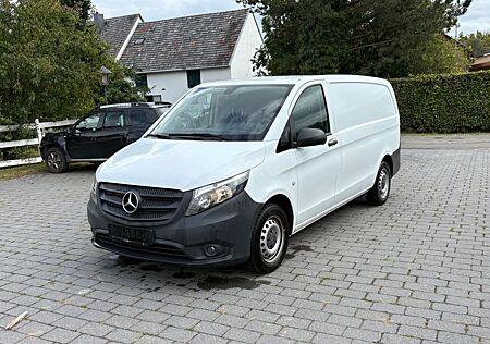 Mercedes-Benz Vito worker