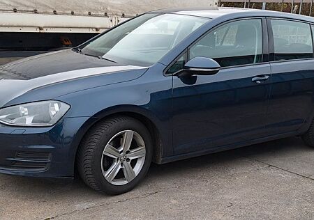 VW Golf Volkswagen 1.2 TSI 63 kW Einparkhilfe Klima Alufelgen