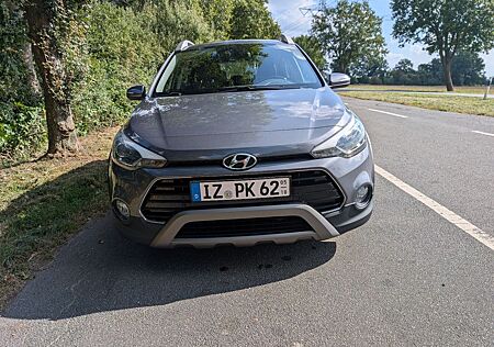 Hyundai i20 Active 1.0 T-GDI 88kW 6-Gang Metallic 17" LM