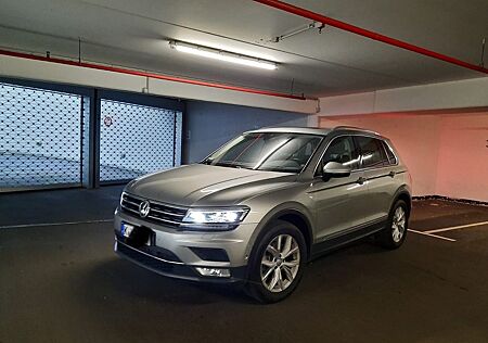 VW Tiguan Volkswagen 2.0 TSI DSG 4M PANO AHK 8F