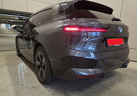 BMW iX xDrive40 -