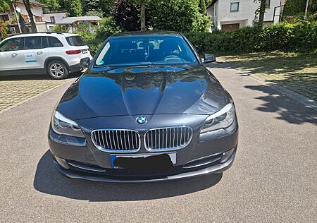 BMW 523i -