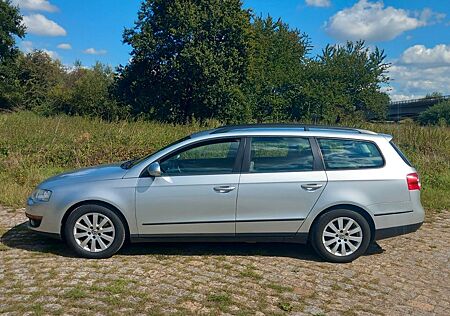 VW Passat Variant Volkswagen 1.6 FSI Tiptronic Comfortline...