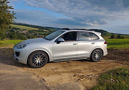 Porsche Cayenne V8 Diesel, Scheckheft, Bose, ACC, viel neu,
