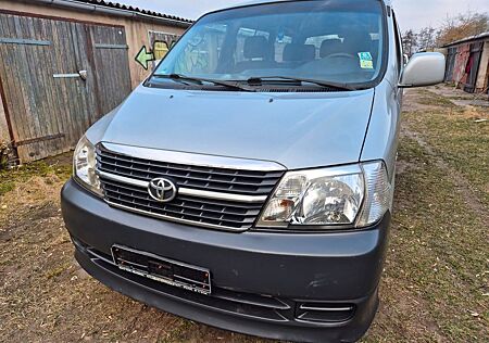 Toyota Hiace D-4D 2.5L Diesel 8-Sitzer Klima