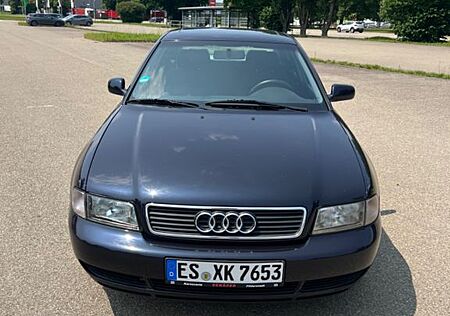 Audi A4 Limousine 1.6- TÜV bis Dezember 2026