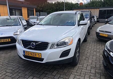 Volvo XC 60 XC60 2.0 D3 MOMENTUM Komplett DEALERONDERHOUDEN!