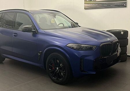 BMW X5 M M60 > Individual Frozan blue UPE: 147 000€