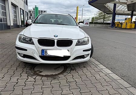 BMW 318i Touring Edition Exclusive Edition Exclusive