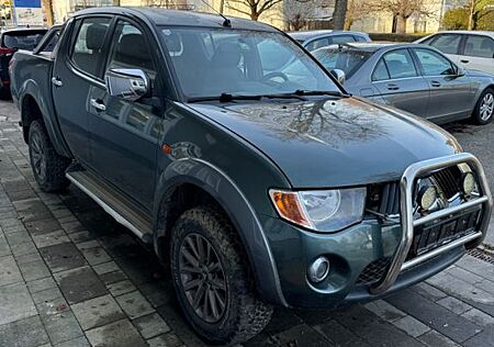 Mitsubishi L200 Invite Doppelkabine 4WD