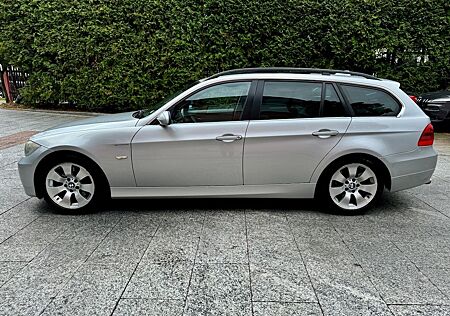 BMW 325i xDrive Touring Automatik *Panorama*Xenon*