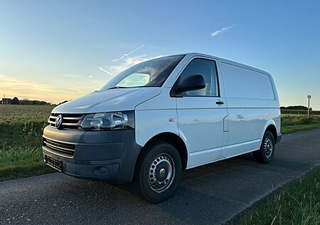 VW T5 Transporter Volkswagen Bulli TÜV + Service neu Camper