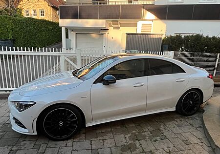 Mercedes-Benz CLA 200 -AMGLineAMG Sportpaket