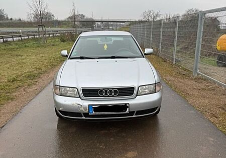 Audi A4 1.6 -