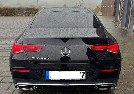 Mercedes-Benz CLA 250 DCT -