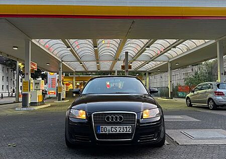 Audi A3 ,4Türer,1.6Benziner,1-Hand,8-fach bereift