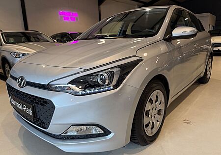 Hyundai i20 1.4 / Automatik /Navi/LED/Kamera/S.Heft/PDC