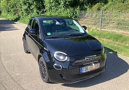 Fiat 500E 3+1 Icon mit Top-Ausstattung