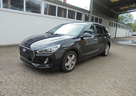 Hyundai i30 cw Premium,Navi,Kamera,Sitzhzg.,Autom.