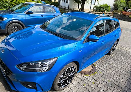 Ford Focus Kombi ST-Line, Top Ausstattung, 8 Räder