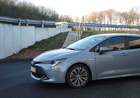 Toyota Corolla 1,8 Hybrid Team D Touring S. 8x Bereift