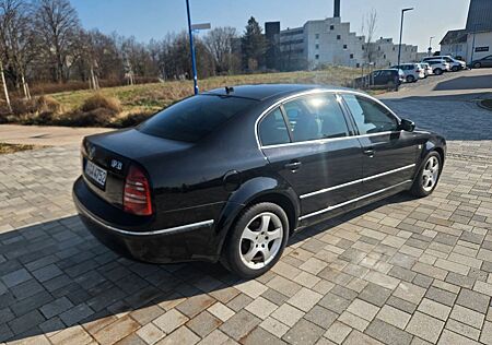 Skoda Superb 2,5 TDI V6 *Leder*NavI*Xenon*AHK*EURO4