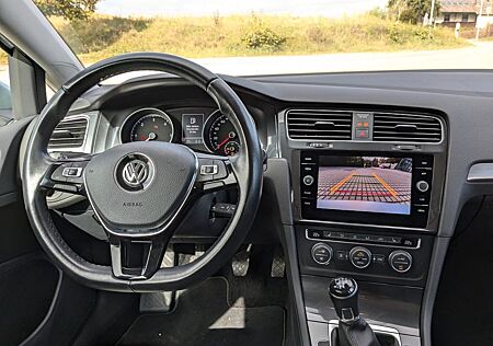 VW Golf Volkswagen 1.6 TDI Variant KAMERA/STANDH/NAVI/TÜV NEU