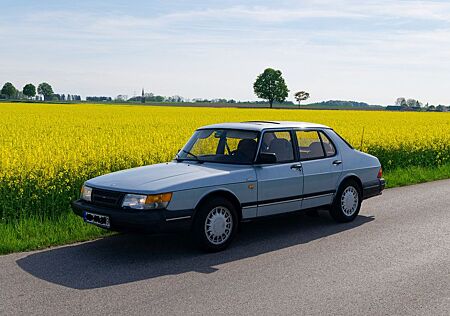 Saab 900 16V Sedan Limousine