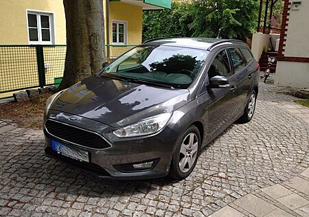Ford Focus Turnier 1,0 EcoBoost 92kW mit Winterreifen
