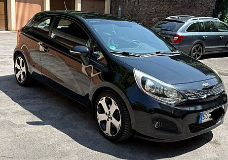 Kia Rio 1.2 Klimaautomatik TÜV