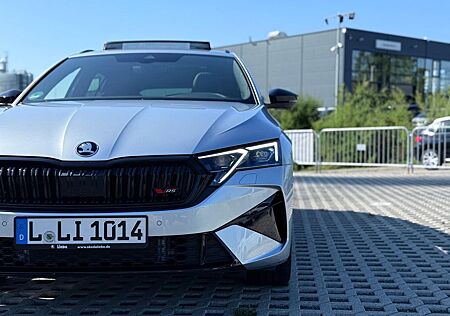 Skoda Octavia COMBI RS 265PS SILVER EDIT PANO|E-SITZE