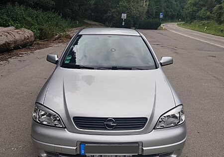 Opel Astra 1.6 -