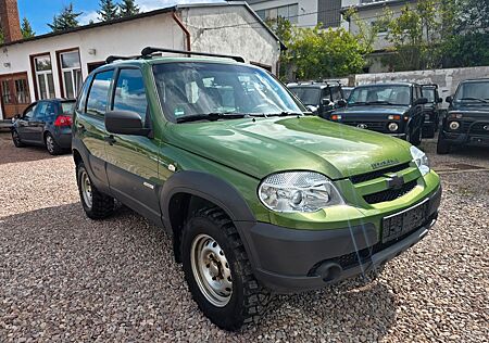 Chevrolet Niva*AHK*4x4*CD-Radio*1 Hand*Tüv Neu*