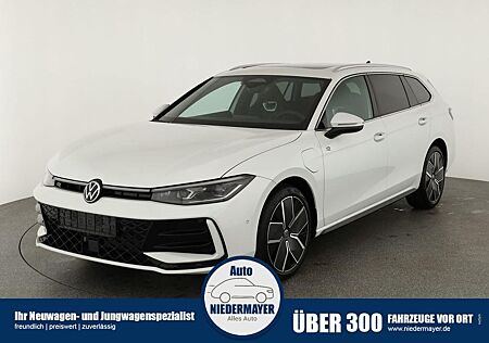 VW Passat Variant Volkswagen 1.5 eHybrid R-LINE, Pano, 19-Zoll