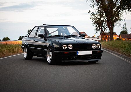 BMW 335i E30 3.5 L Umbau mit M30 Motor