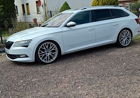 Skoda Superb 2.0 TDI SCR 140kW DSG Style Combi Style